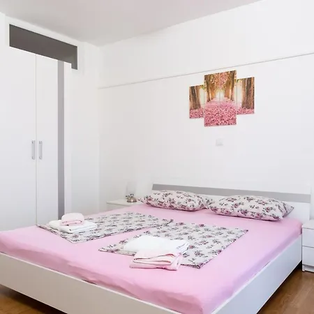 Marco Polo Apartment *