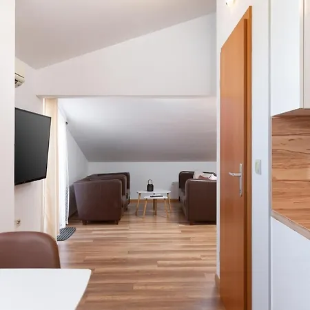 Marco Polo Apartment *
